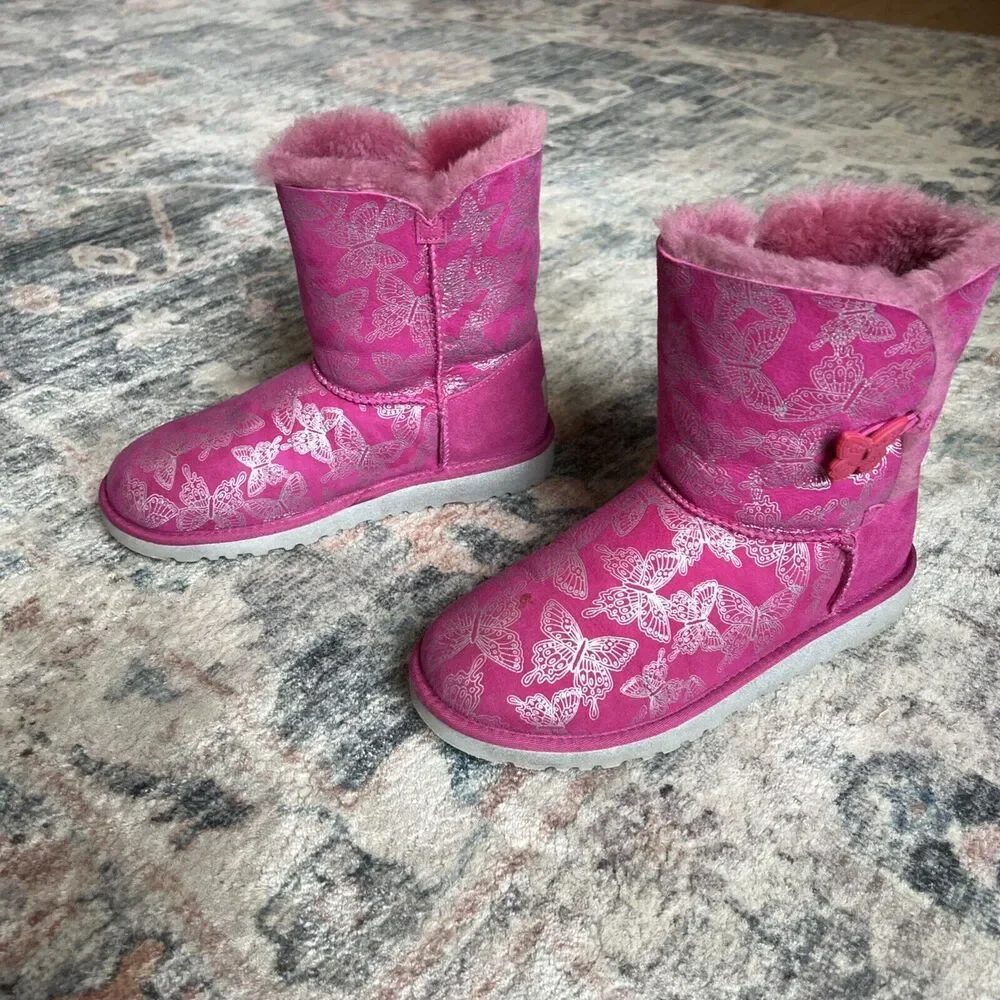 Womens UGG Boots K Bailey Button Butterfly Raspberry & Silver RSPS Sz 6 Fits 7.5 - Picture 8 of 16